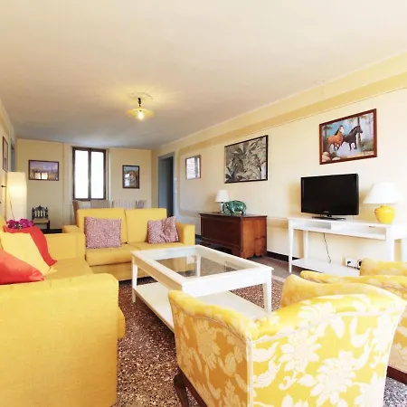 Apartment In Valbelluna Near Dolomites 아파트